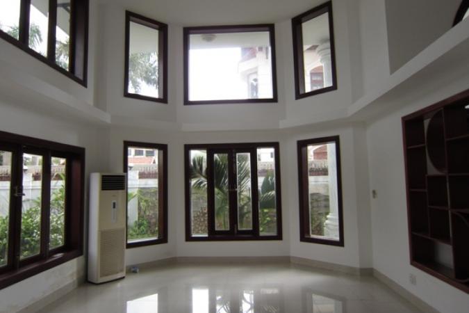 A Modern Villa With Pool anh Garden In Dist 2