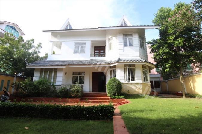 Spacious Thao Dien Villa with lots of natural light