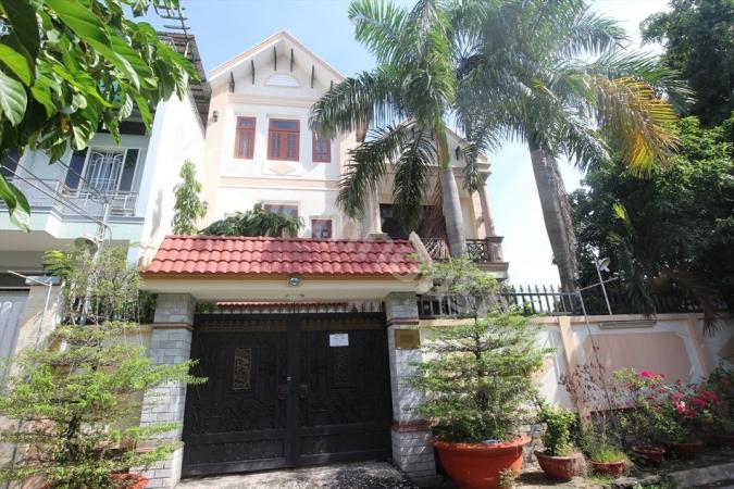 Villa for rent with large garden space in District 2