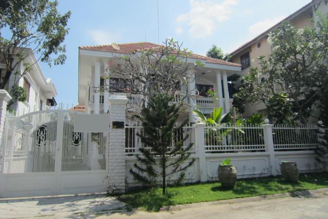 Villa for rent with affordable price located in the security zone.