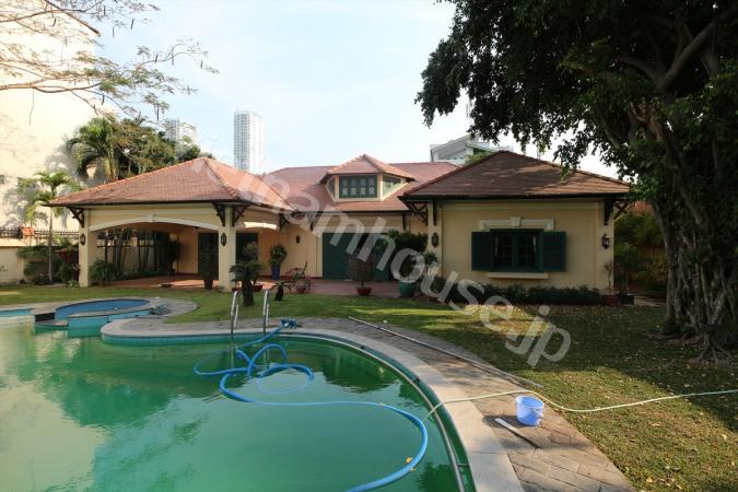 Villa with beautiful pool and garden in Thao Dien Tay District 2
