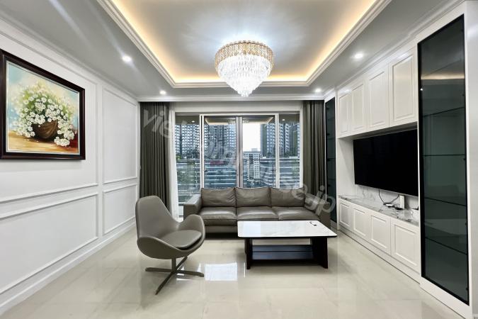 ホワイトとグレーの洗練された3ベッドルーム、ユニークな交通ビュー付きエステラハイツ