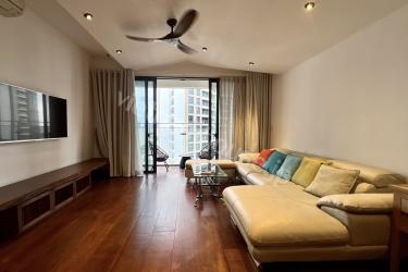 Không gian ấm cúng với sàn gỗ tại Estella Heights