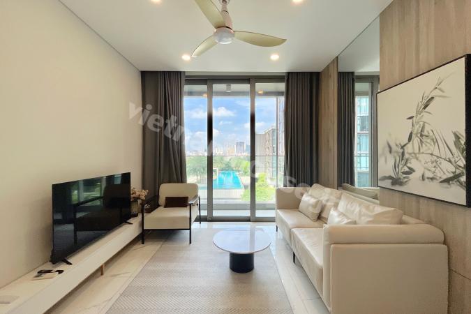 Bright apartment with pool view at Empire City