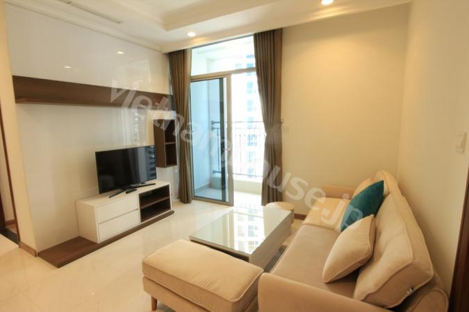 Living at luxury Vinhome apartment in Binh Thanh District.