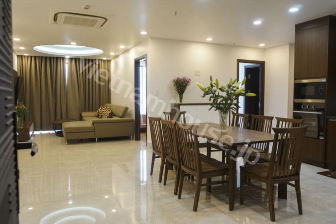 Apartment with full services in District 7