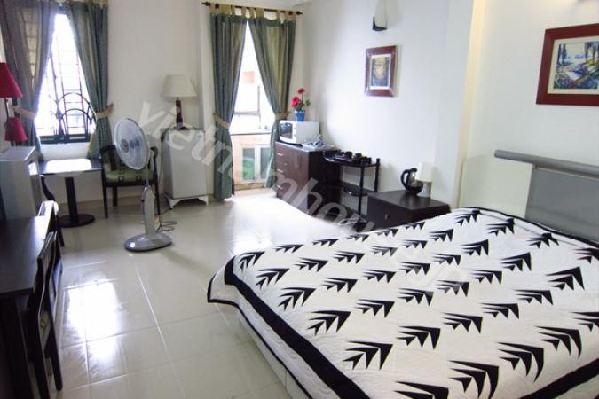 Nice serviced APT in Le Thanh Ton area