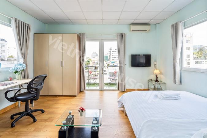 Natural light serviced apartment with a balcony near to Ben Thanh market