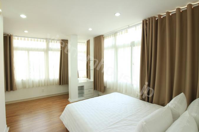 Nice apartment with full serviced in Thai Van Lung, District 1.