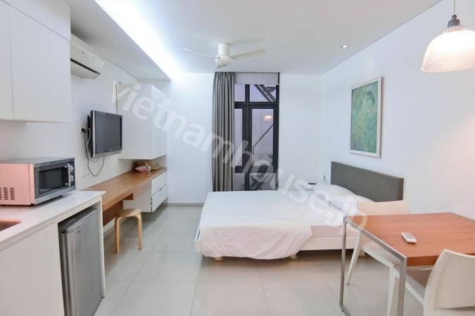 25m2 serviced apartment within District 1 (short term only)