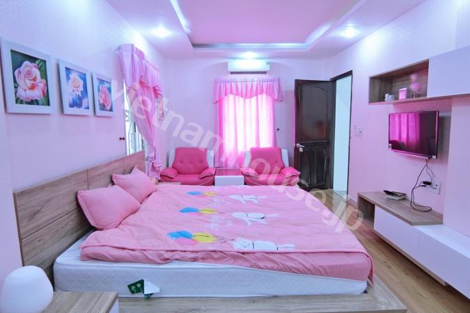 Super pink and purple serviced apartment for ladies (crazy owner)
