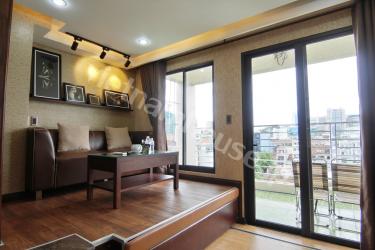 Classic apartment with airy balcony overlooking Bitexco