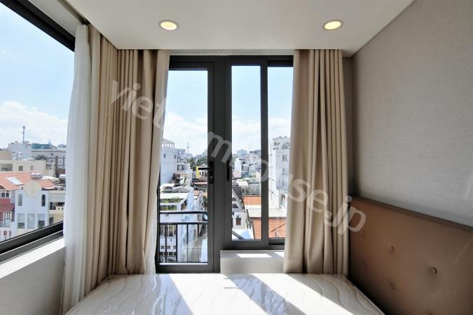 High floor serviced apartment filled with sunshine