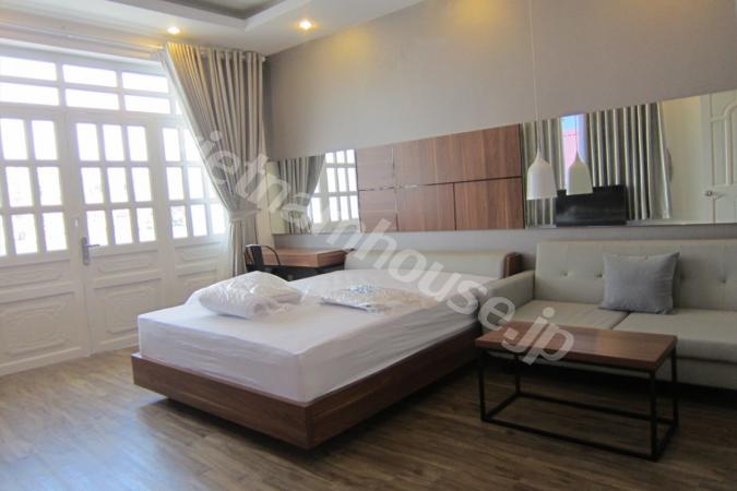 Balcony serviced apartment with best price in District 3 (renovating)